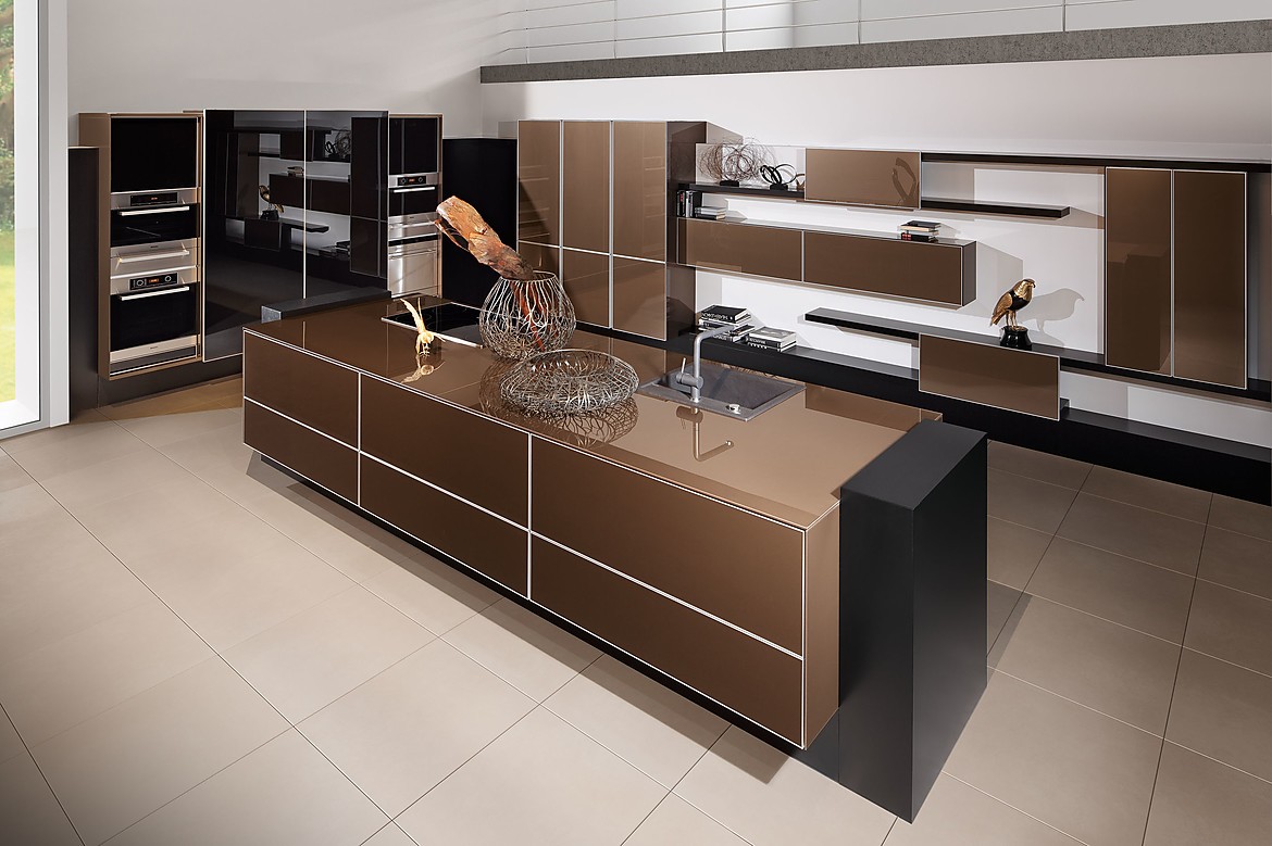 Facett vitrine portometallic