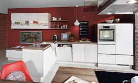 Keuken met veel  opbergruimte  in tijdloos wit. Zuordnung: Stil Moderne keukens, Planungsart L-vormige keuken