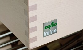 Detailfoto van de afwerking van de houten lades. Zuordnung: Stil Moderne keukens, Planungsart Detail keukenontwerp