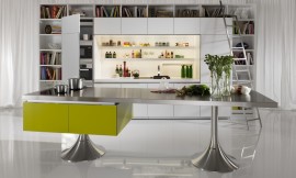 Een rechtlijnige keukenwand - met een bibliotheek eromheen! Een symmetrische keuken die uw liefde voor kookboeken in zijn ontwerp opneemt. Witte, greeploze keukenfronten zorgen dat de visuele aandacht naar de bibliotheek uit blijft gaan. Een luchtig keukenblok met rvs-aanrechtblad, zitgelegenheid en kookveld maakt deze keuken af. Zuordnung: Stil Design-keukens, Planungsart keukenblok