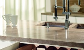 Zo ziet het hoogwaardige binnenwerk van de houten lades eruit. Deze hoogwaardige lades zitten achter een deurtje en bieden door de handige indeling de mogelijkheid alles netjes te bewaren. Zuordnung: Stil Moderne keukens, Planungsart keukenblok